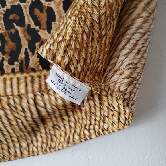 Leopard Scarf - Picture 2 of 6